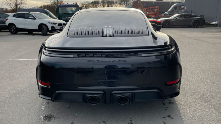 Porsche-911-Carrera-4-GTS_09