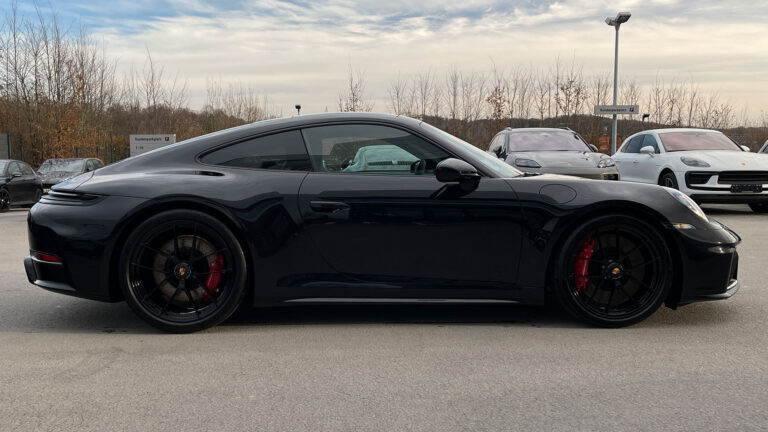 Porsche-911-Carrera-4-GTS_10