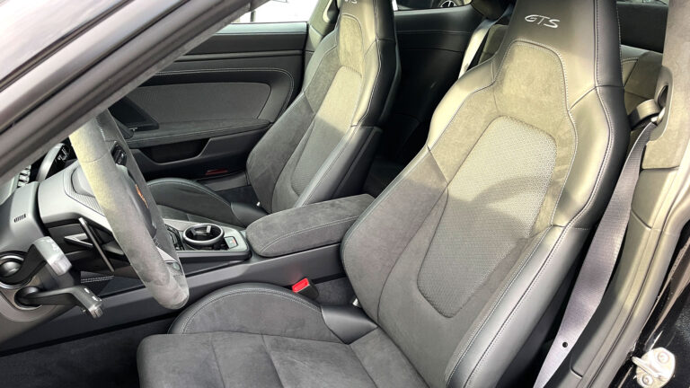 Porsche-911-Carrera-4-GTS_11